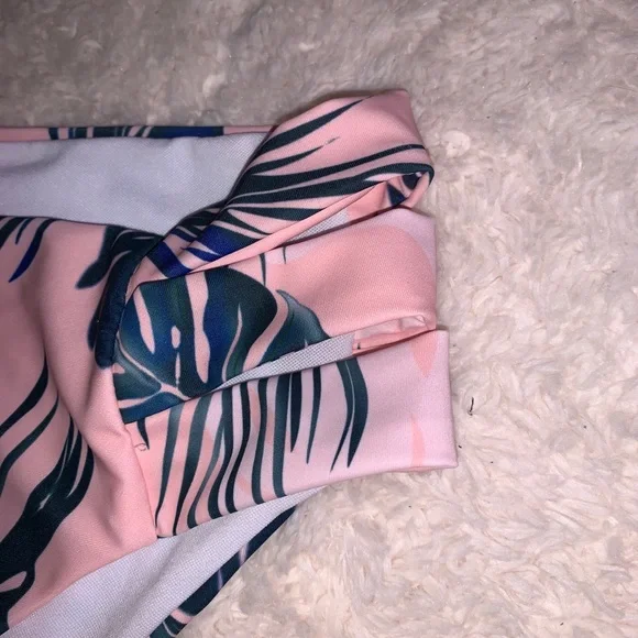 Bikini - Picture 10 of 13